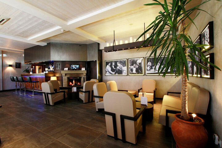 Lounge 56 of 71