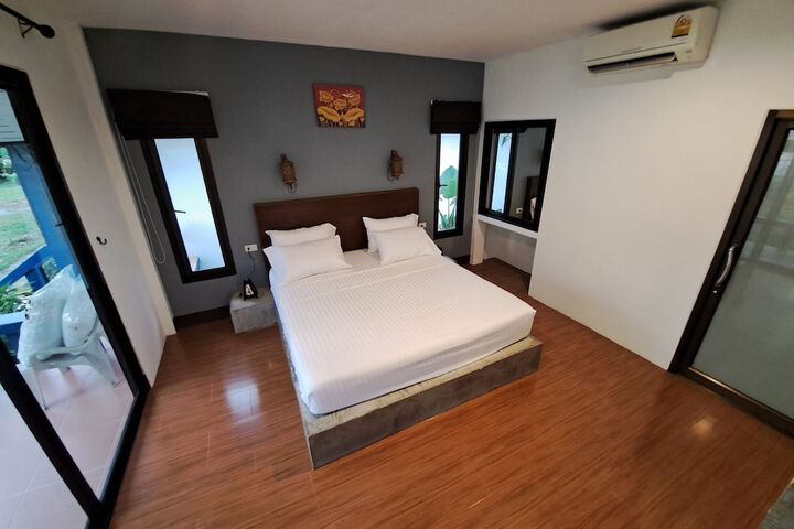 Room 3 of 49