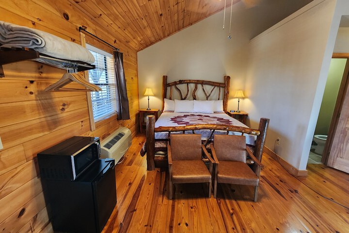 1 King Bed (3 of 40)