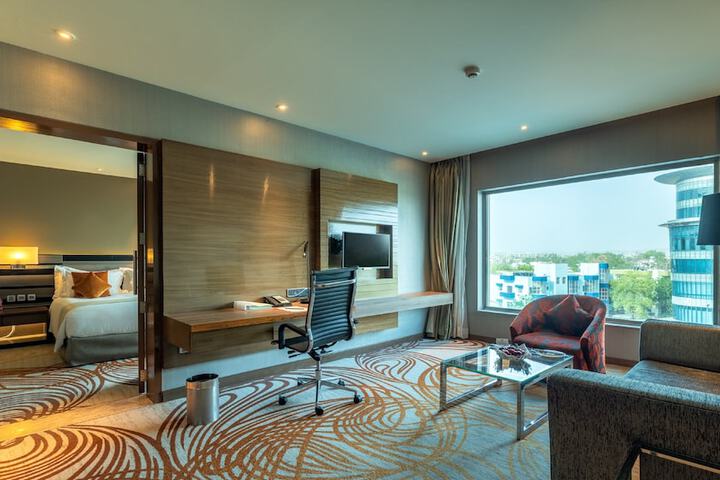 Room 10 of 127