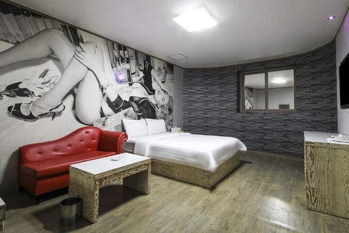 Room 27 of 57