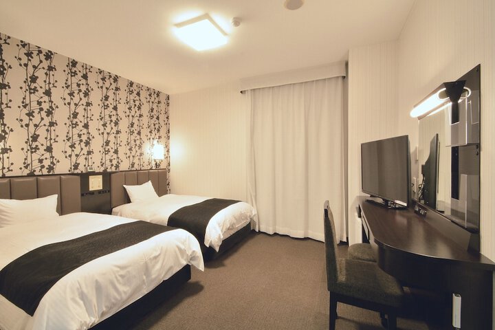 Room 10 of 34