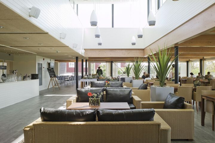 Entrance & Lobby