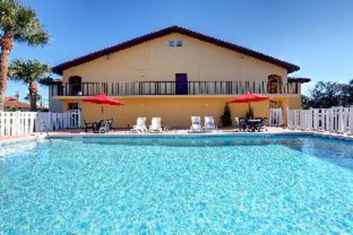 Pool 10 of 22