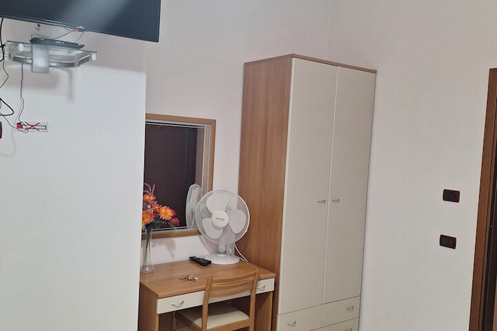 Room 6 of 20