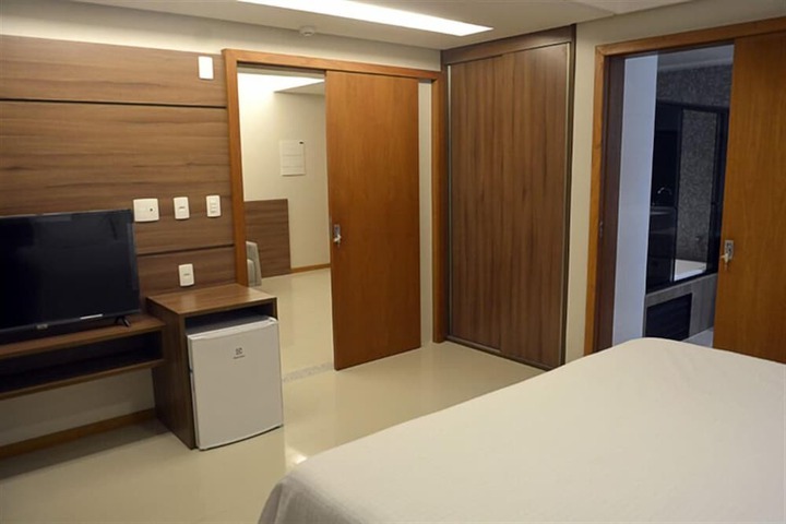 Room 11 of 38