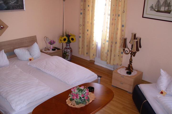 Room 15 of 33