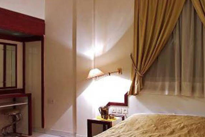 Room 6 of 6