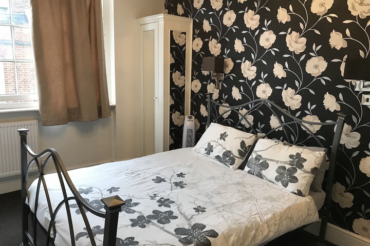 Room 9 of 38