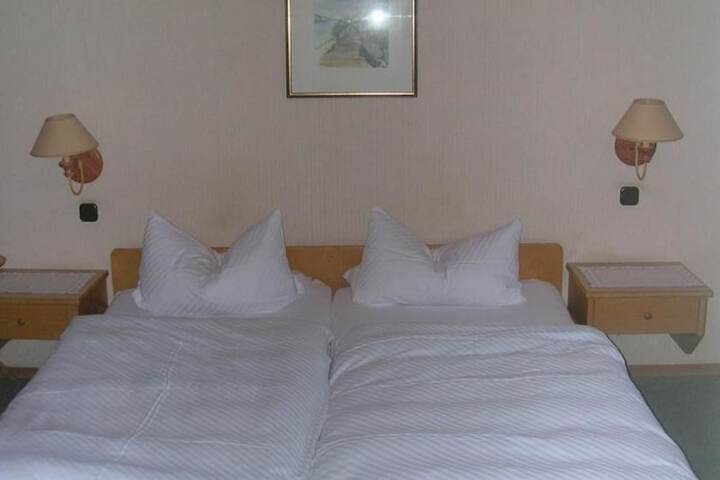 Room 5 of 11