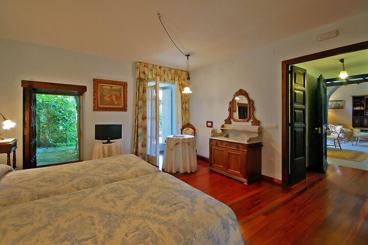Room 12 of 48
