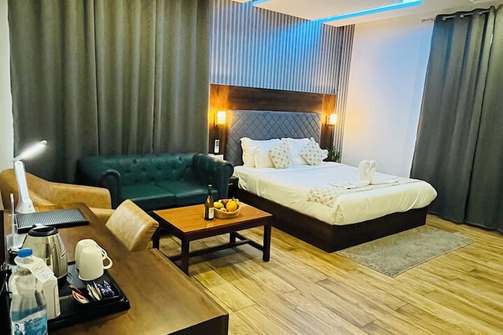 Room 6 of 40