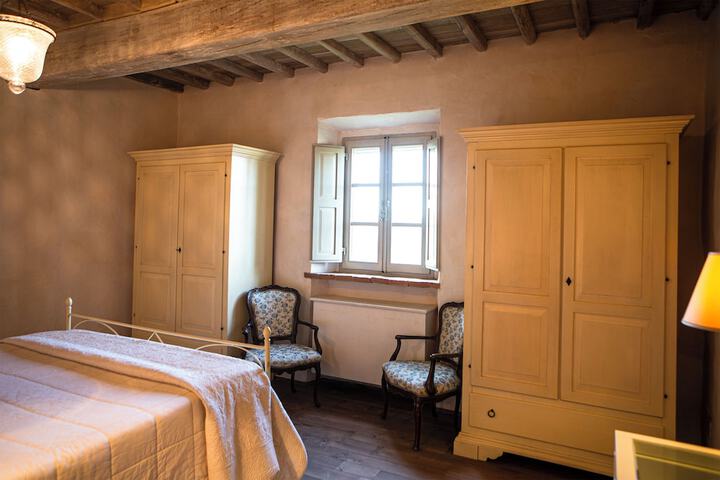 Room 4 of 129