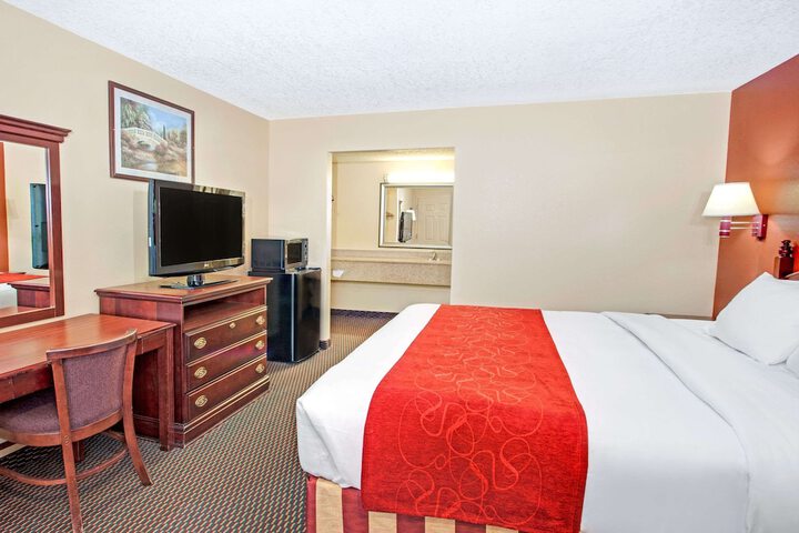 1 King Bed (12 of 12)
