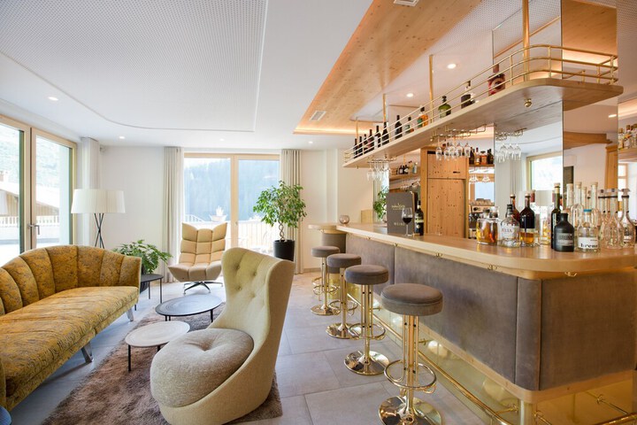 Lounge 41 of 46