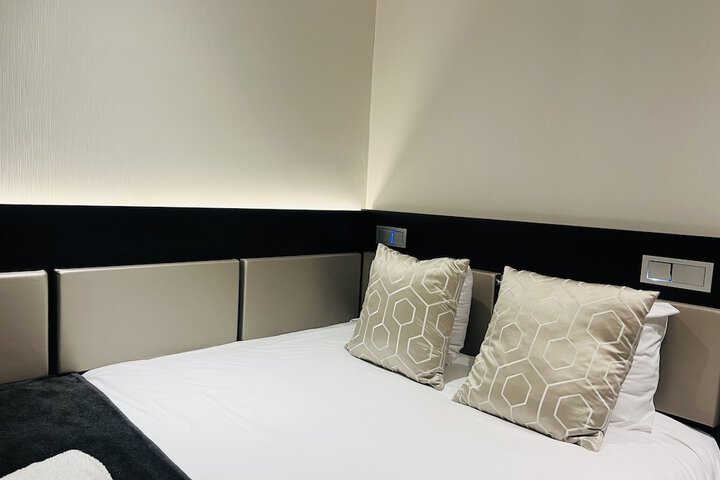 Room 7 of 27