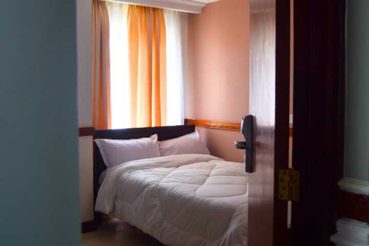 Room 9 of 33