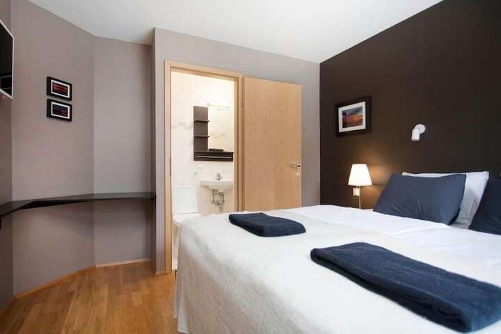 Room 2 of 59