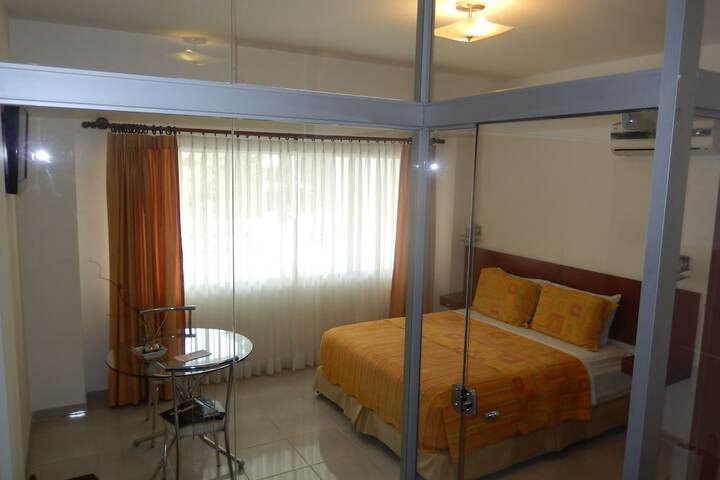 Room 4 of 122