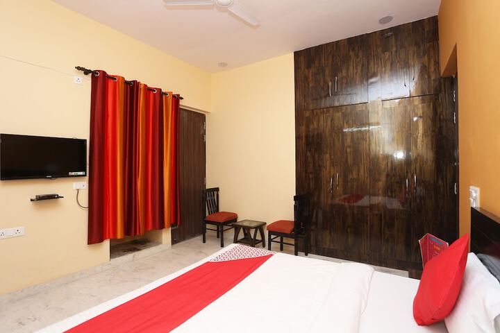Room 8 of 15