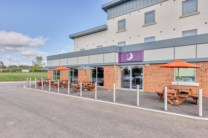 Premier Inn Sheffield / Barnsley - M1 Jct36 Image 2