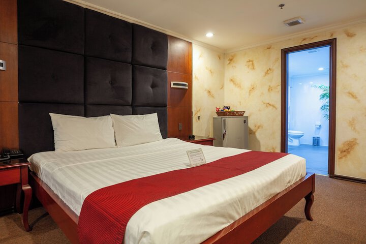 Room 17 of 38