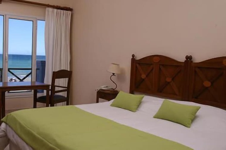Room 4 of 10