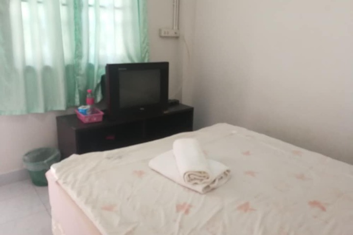 Room 7 of 16