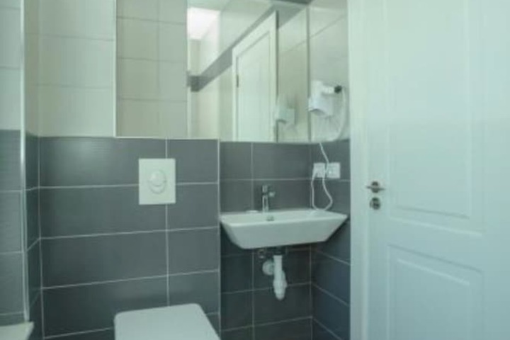 Room 5 of 70