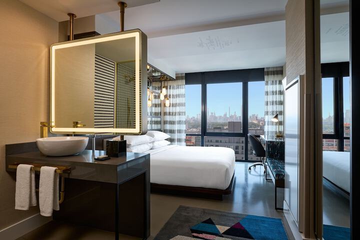 Room 16 of 42