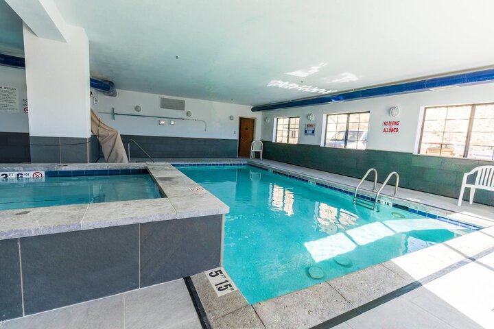 Hotel Pool