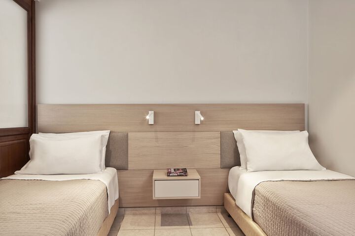 Room 8 of 47