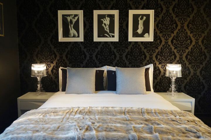 Room 2 of 9