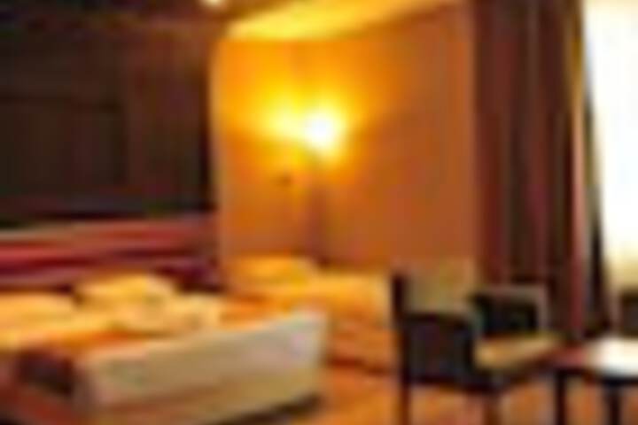 Room 32 of 93