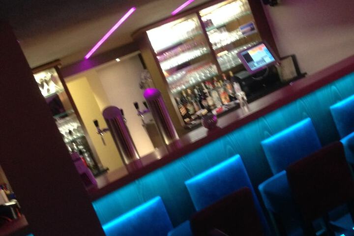 Lounge 39 of 44