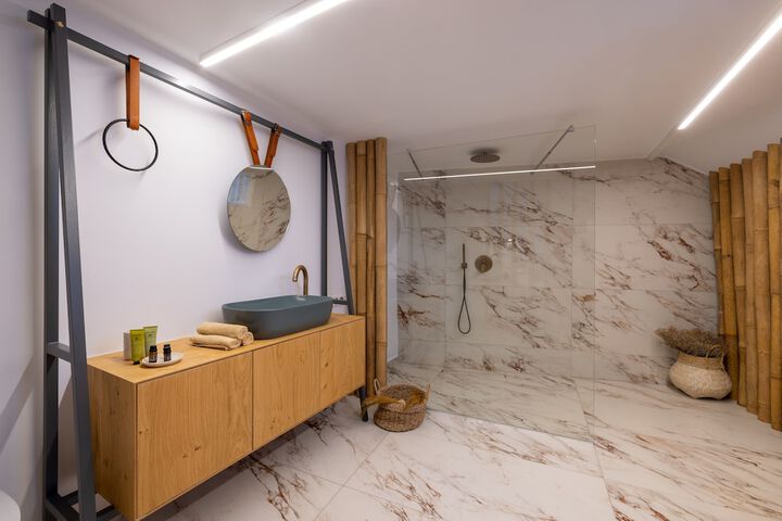 Room 52 of 71