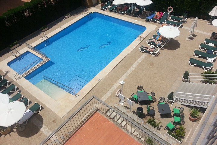 Pools & Facilities