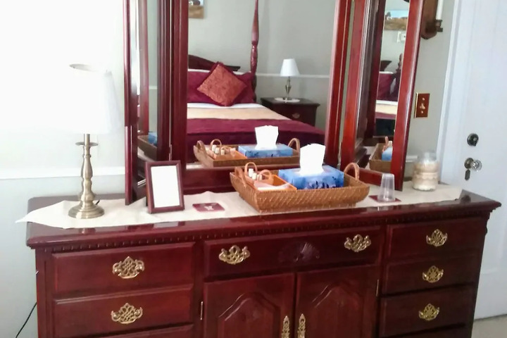 Room 4 of 10