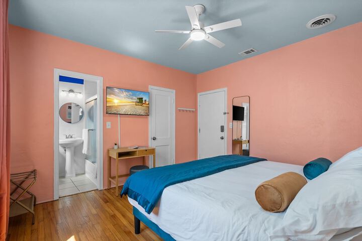 Room 14 of 136