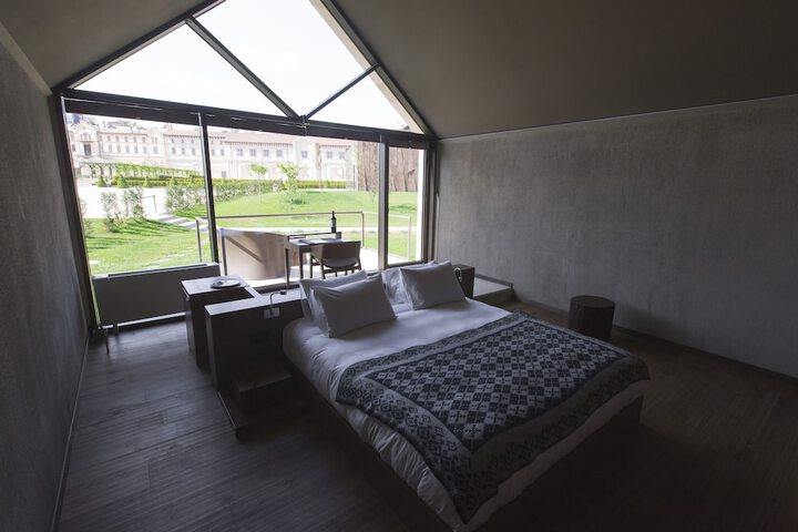 Room 4 of 129