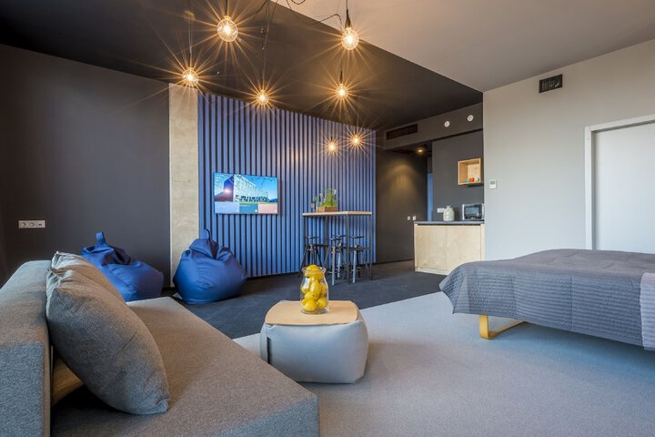 Room 19 of 48