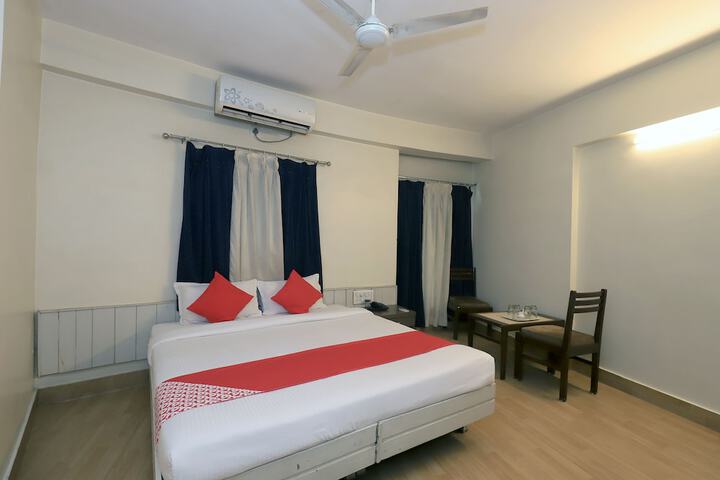 Room 6 of 19