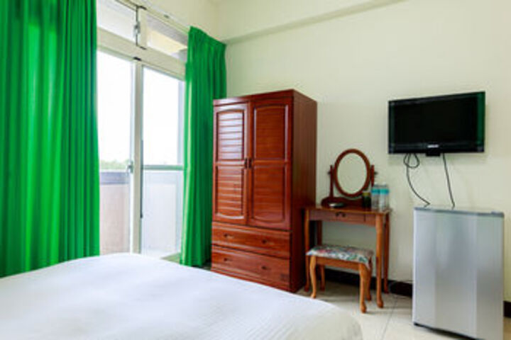 Room 17 of 18