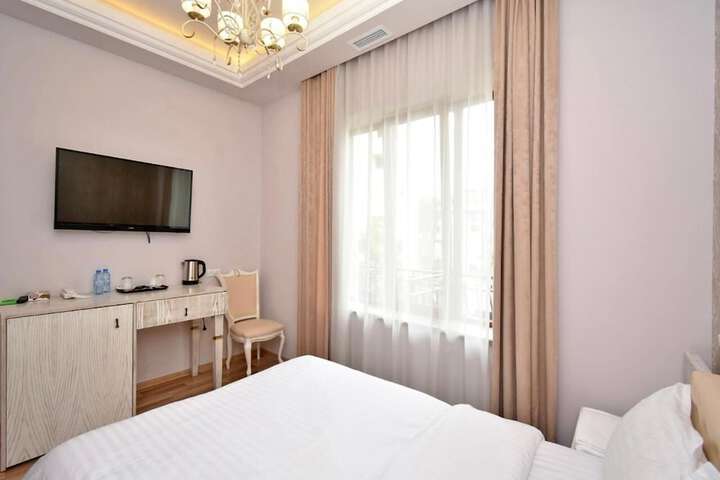 Room 10 of 29