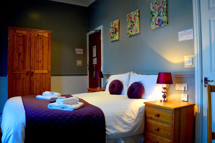 Room 2 of 47