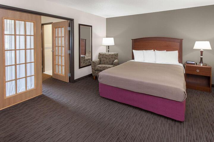 1 King Bed (12 of 22)