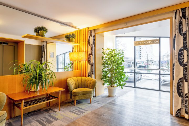 Guest Lobby
