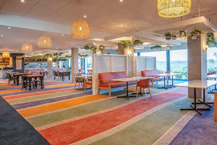 Lounge 59 of 73