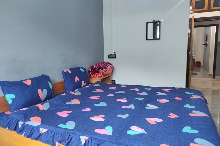 Room 6 of 9