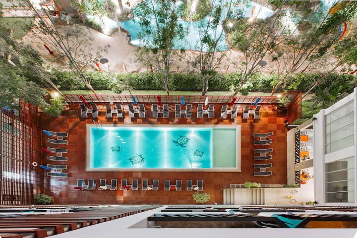 Hotel Pool